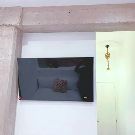 Private With Netflix & Wifi *